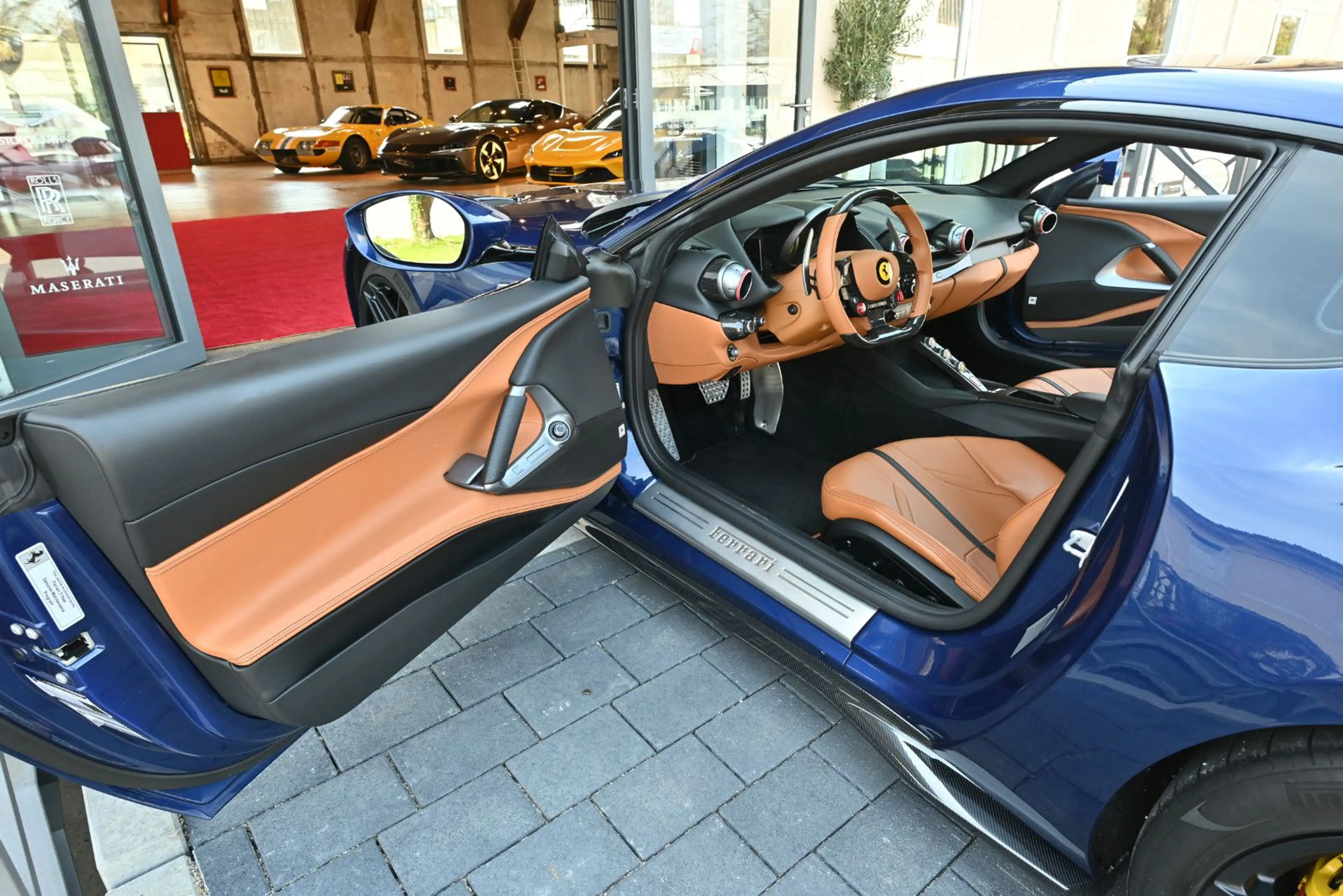 Ferrari 812 Superfast/Carbon/Power Garantie/LED/SiHe/Top — photo 2