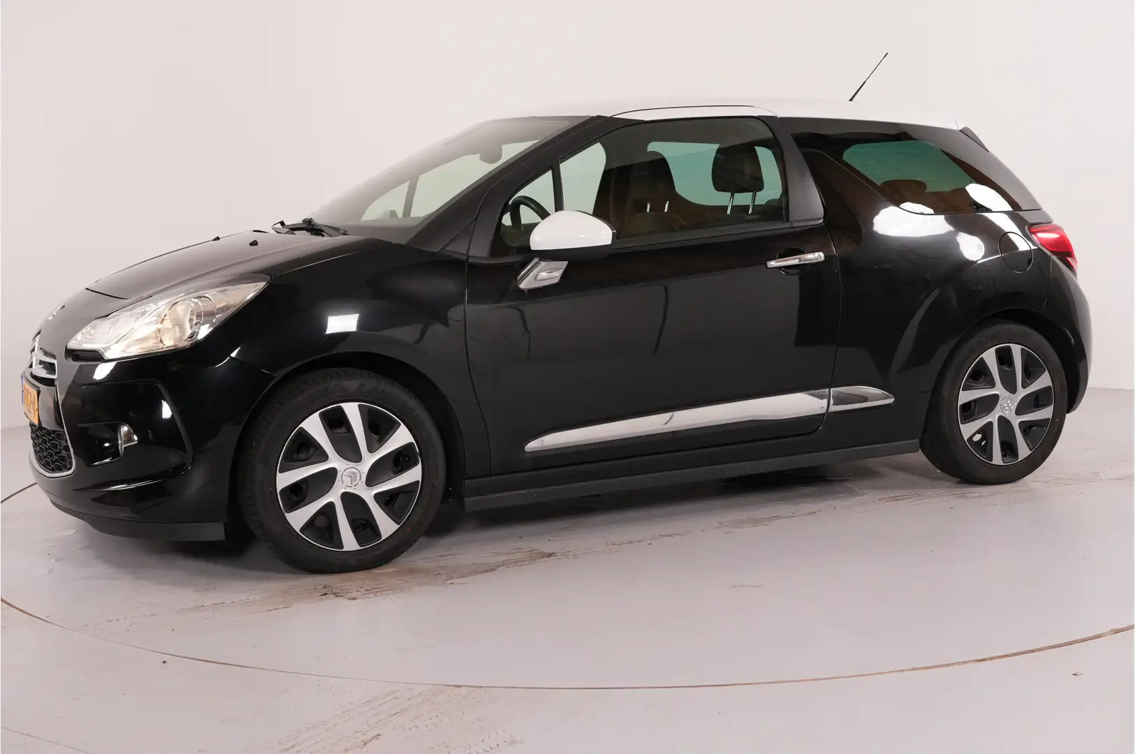 Citroen DS3 1.2 VTi Chic | Zwart - 2