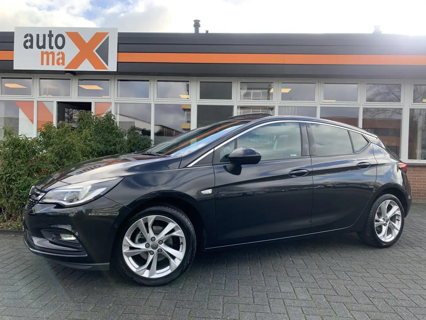 Opel Astra 1.0 Innovation |Pano!|Bleutooth!|Navi!|Nieuwe APK| Schwarz - 2