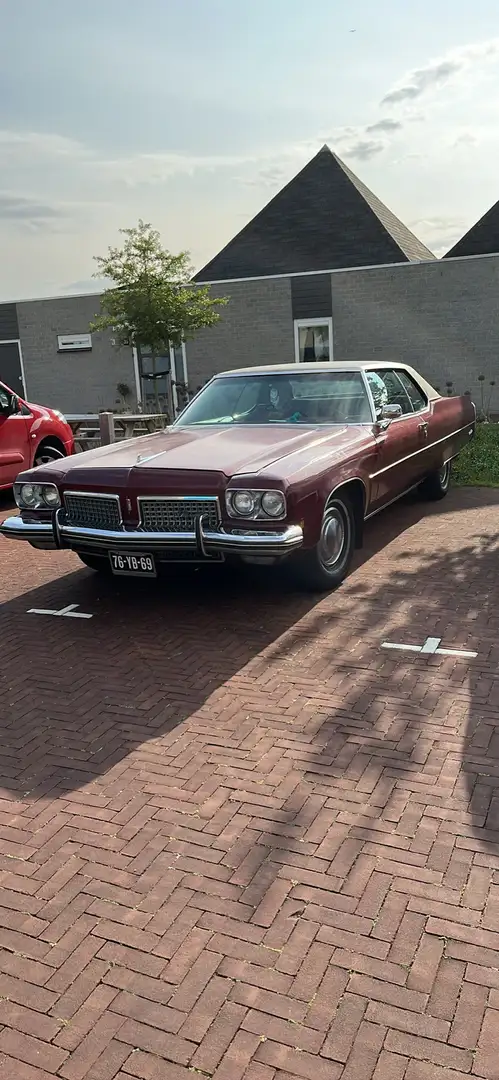 Oldsmobile 98 Coupé Rojo - 2