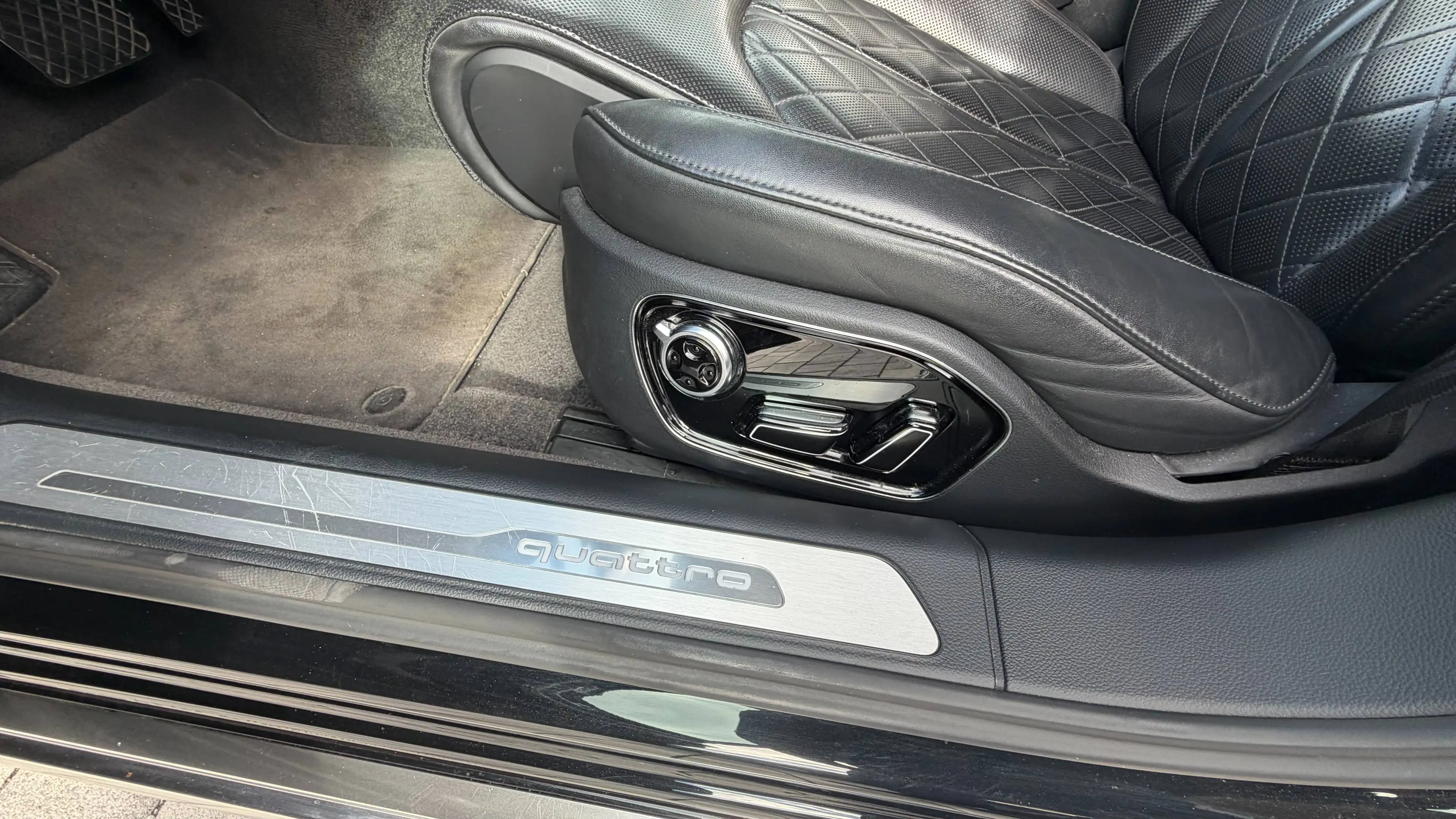 Audi A8 3.0 TDI quattro — photo 15