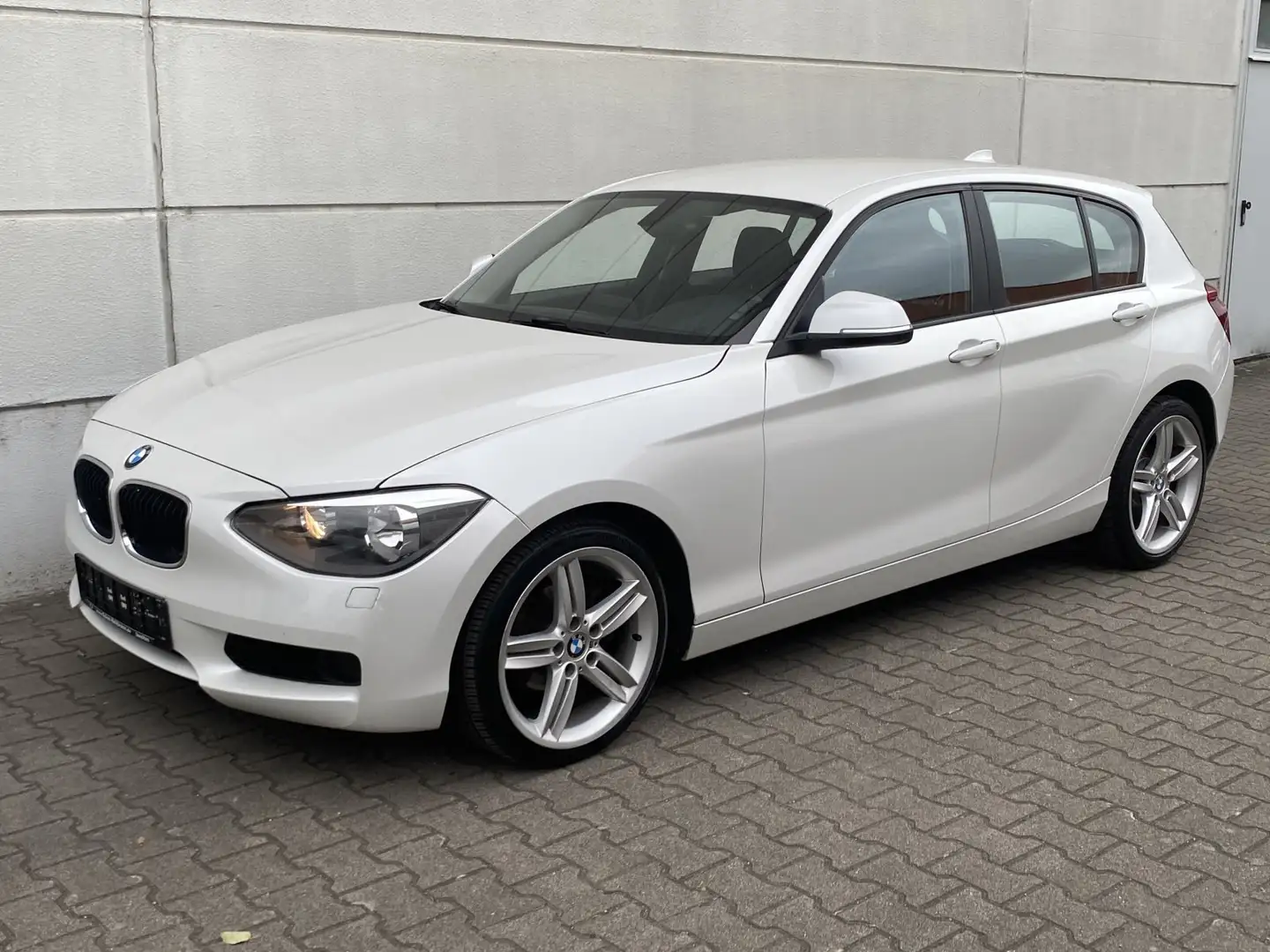 BMW 116 i Alu 18 Shz Nav Tmat Beyaz - 2