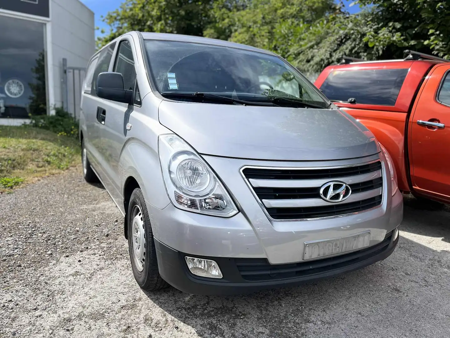 Hyundai H-1 2.5 CRDi*UTILITAIRE*3-PLACES*TVA-DEDUCTIVE Zilver - 2