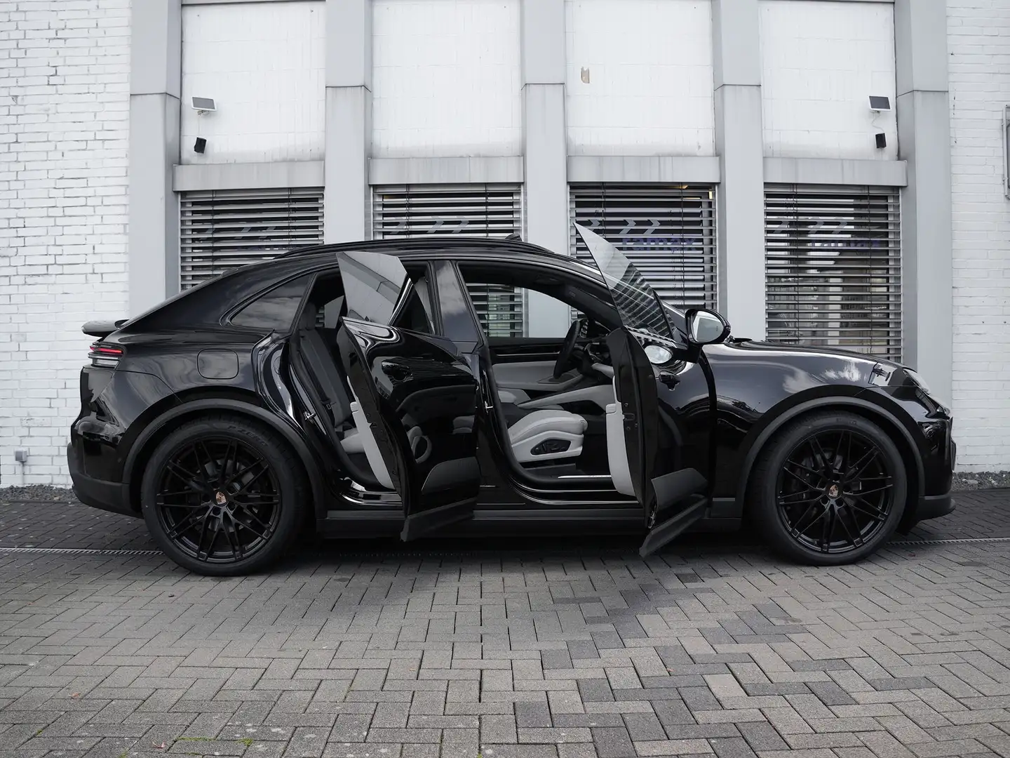 Porsche Macan 4 Electric ACC-LUFTF-PANO-BOSE-22"RS-LEDER KREIDE Schwarz - 1