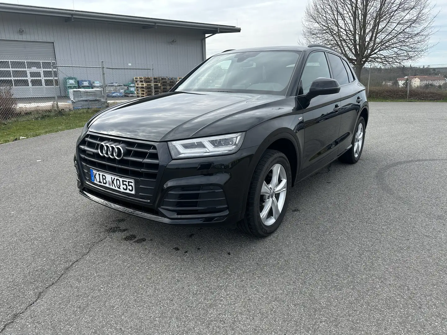 Audi Q5 40 TDI quattro sport Schwarz - 1