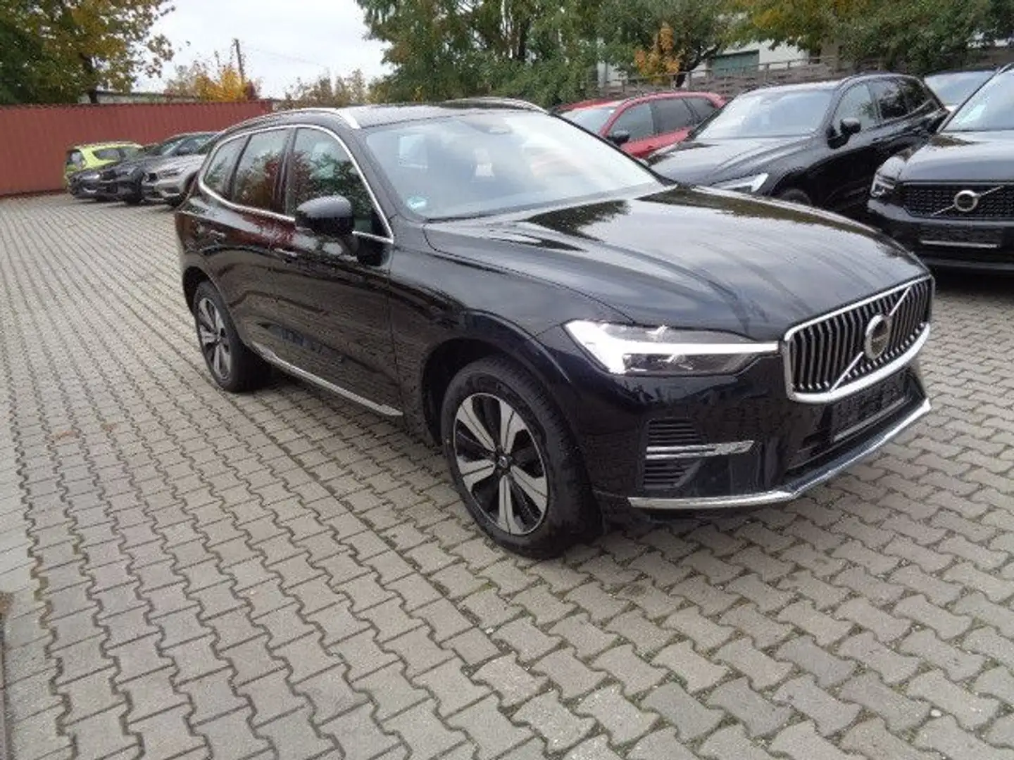 Volvo XC60 Inscription Recharge Plug-In Hybrid AWD Schwarz - 2