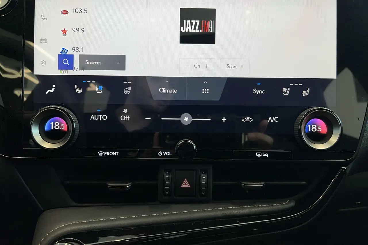 Lexus NX снимка Lexus NX