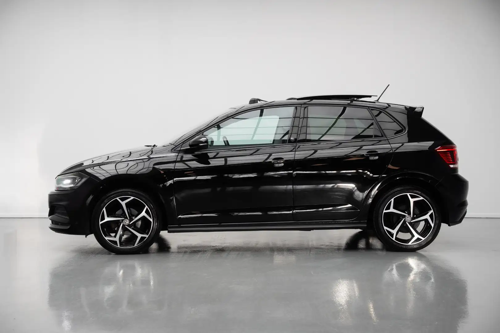 Volkswagen Polo 1.0 TSI Beats Pano|Camera|Carplay| Schwarz - 2