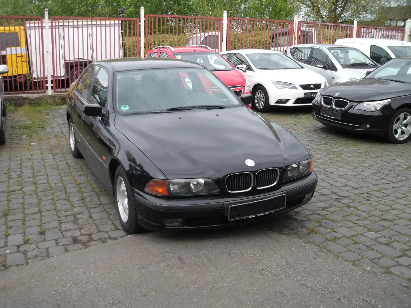BMW 520 i crna - 2