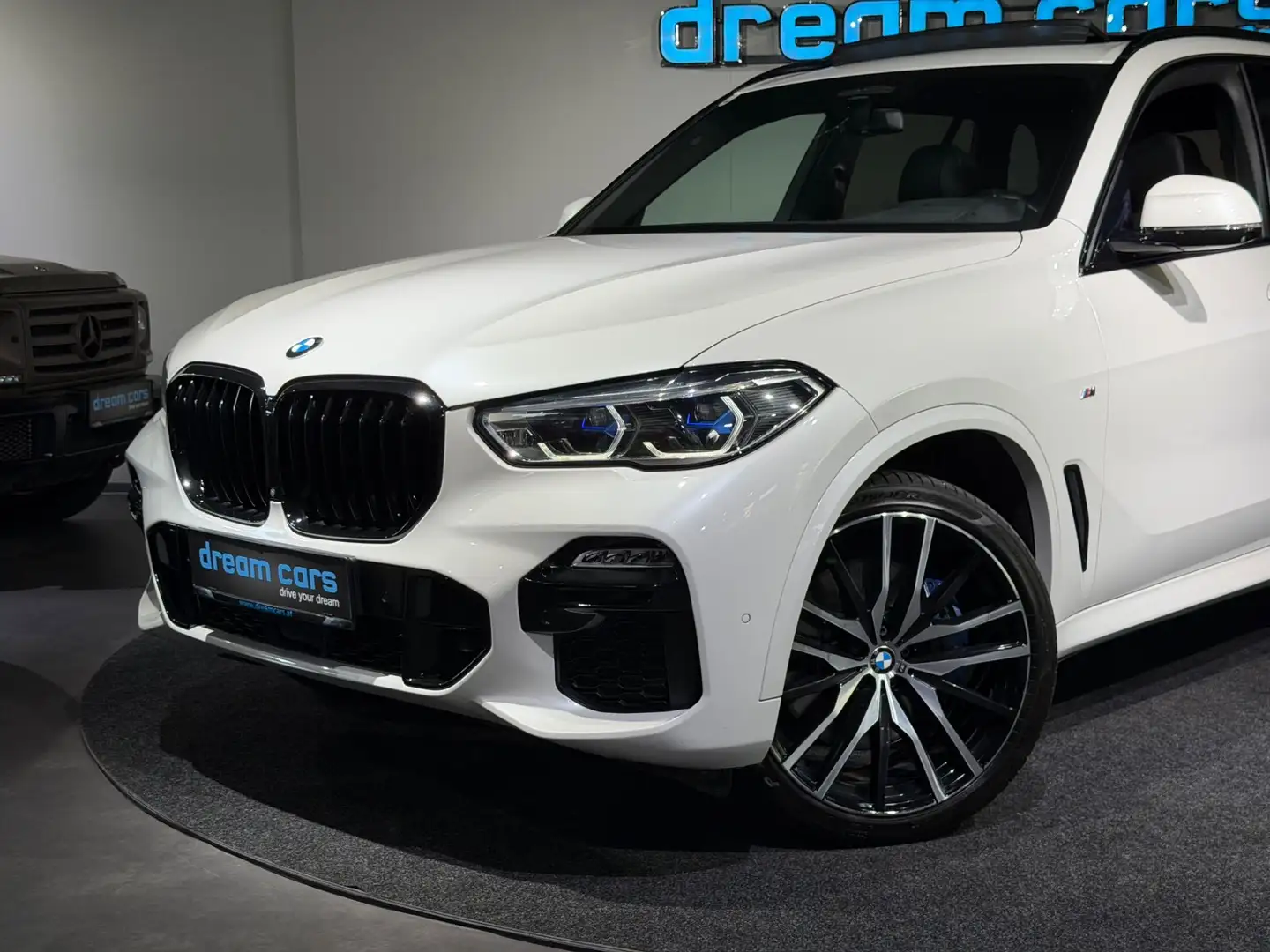BMW X5 xDrive40d / M SPORTPAKET / PANO / HEAD UP / SITZ Weiß - 2