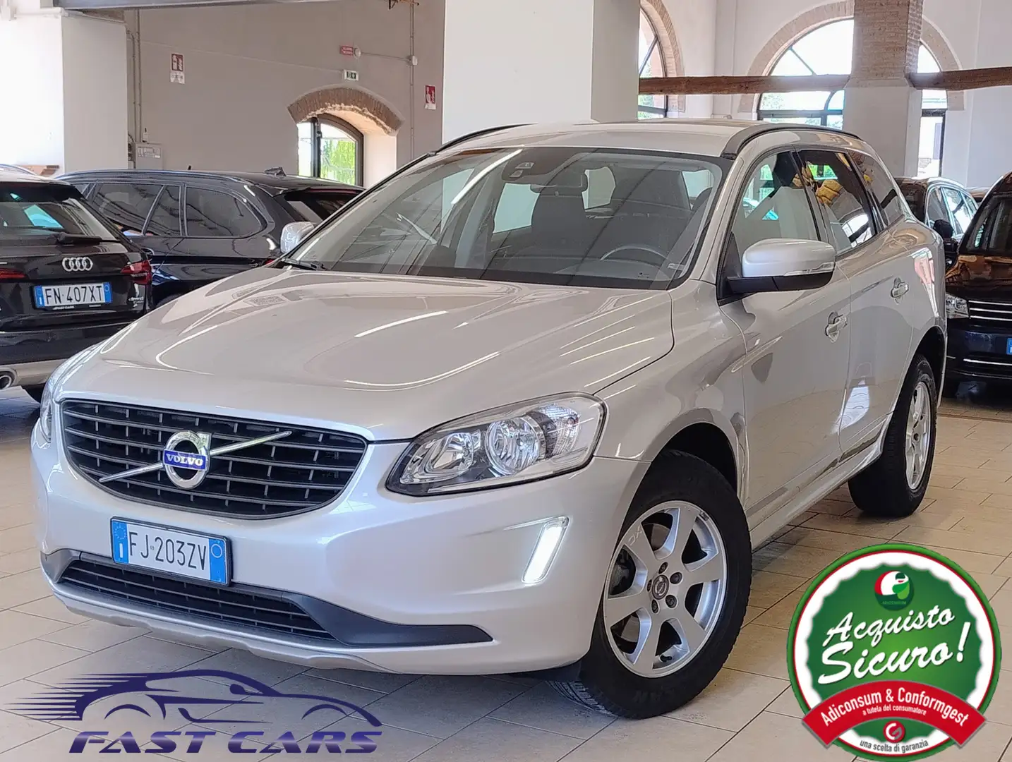 Volvo XC60 2.0 d3 Kinetic 150cv MANUALE Zilver - 1