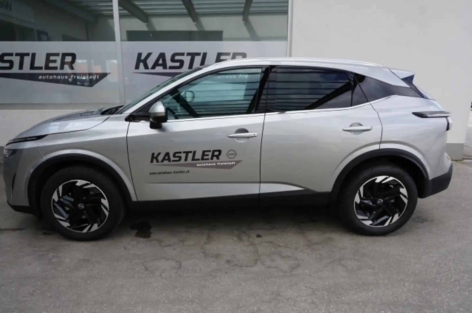 Nissan Qashqai N-Connecta+ 1.3 DIG-T X-Tronic Silber - 2
