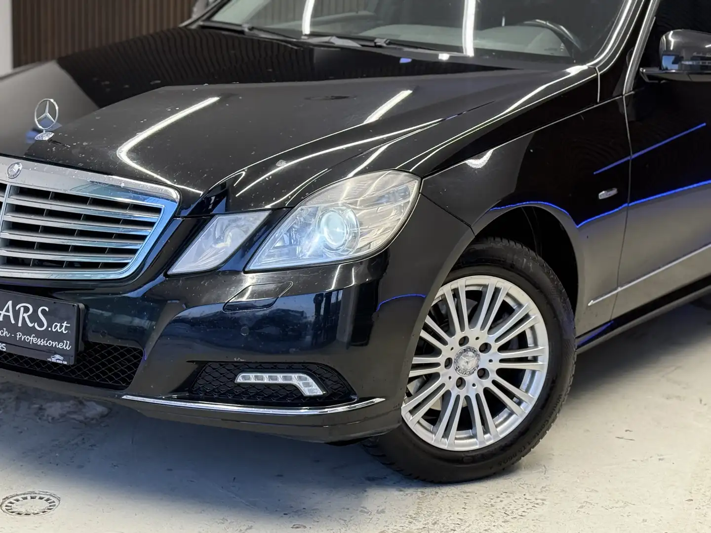 Mercedes-Benz E 220 BlueEfficiency CDI Aut. / SCHIEBEDACH / SITZH. / Schwarz - 2