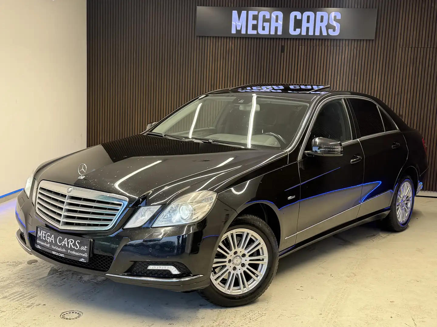 Mercedes-Benz E 220 BlueEfficiency CDI Aut. / SCHIEBEDACH / SITZH. / Schwarz - 1