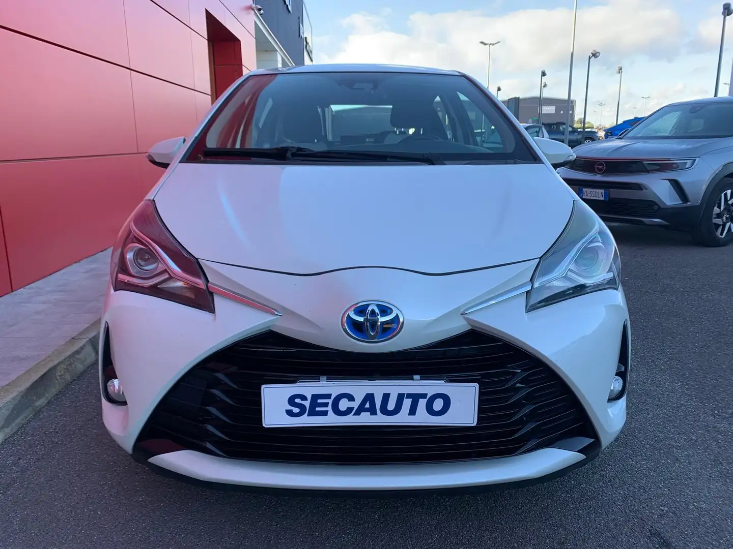 Toyota Yaris 5 Porte 1.5 Hybrid Lounge+ Blanc - 1