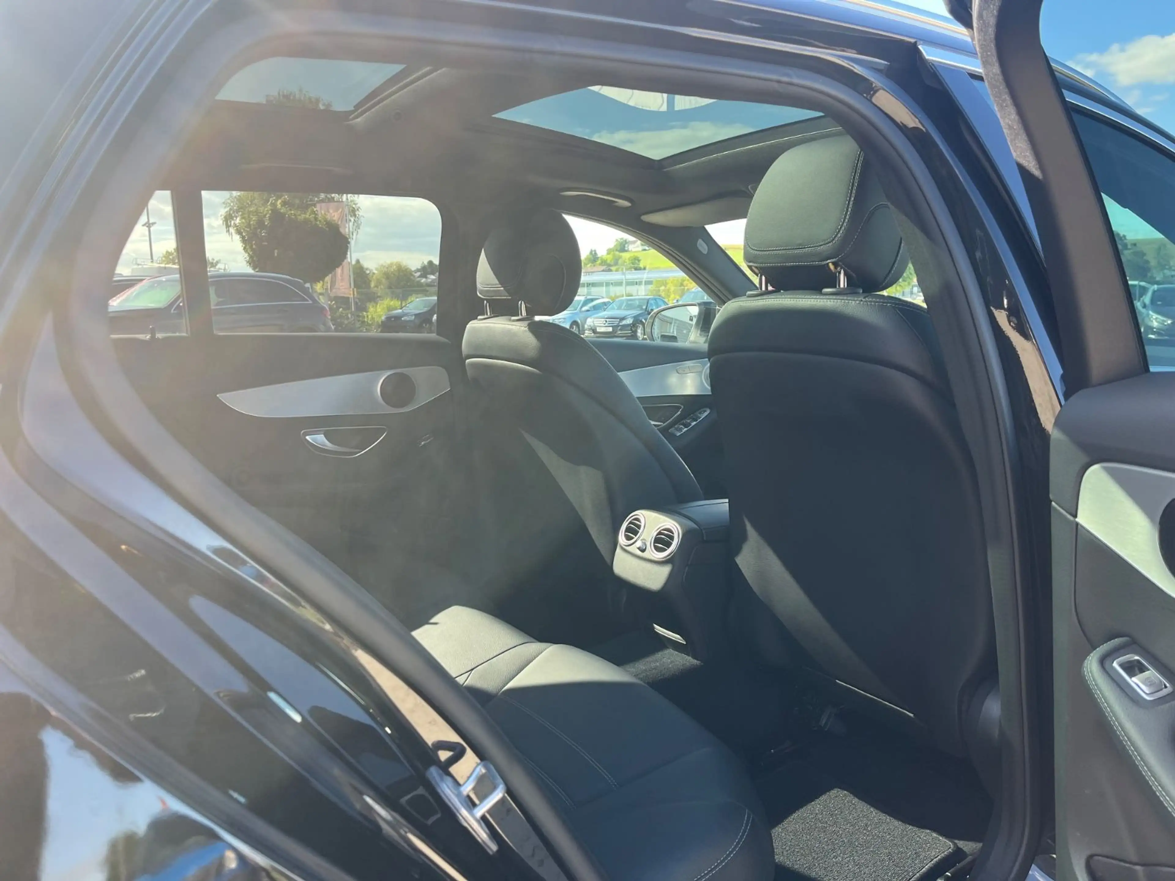 Mercedes-Benz C 250 d BlueTec 4-Matic AMG LED Navi Leder — photo 15