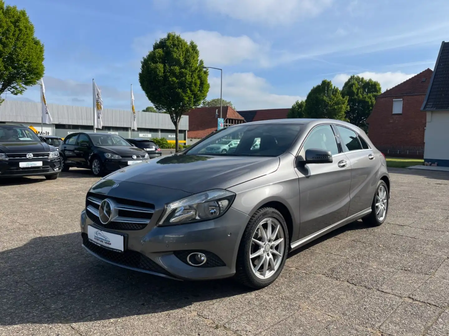 Mercedes-Benz A 180 BlueEfficiency,Scheckheft,Navi,Klimanlage Grau - 1