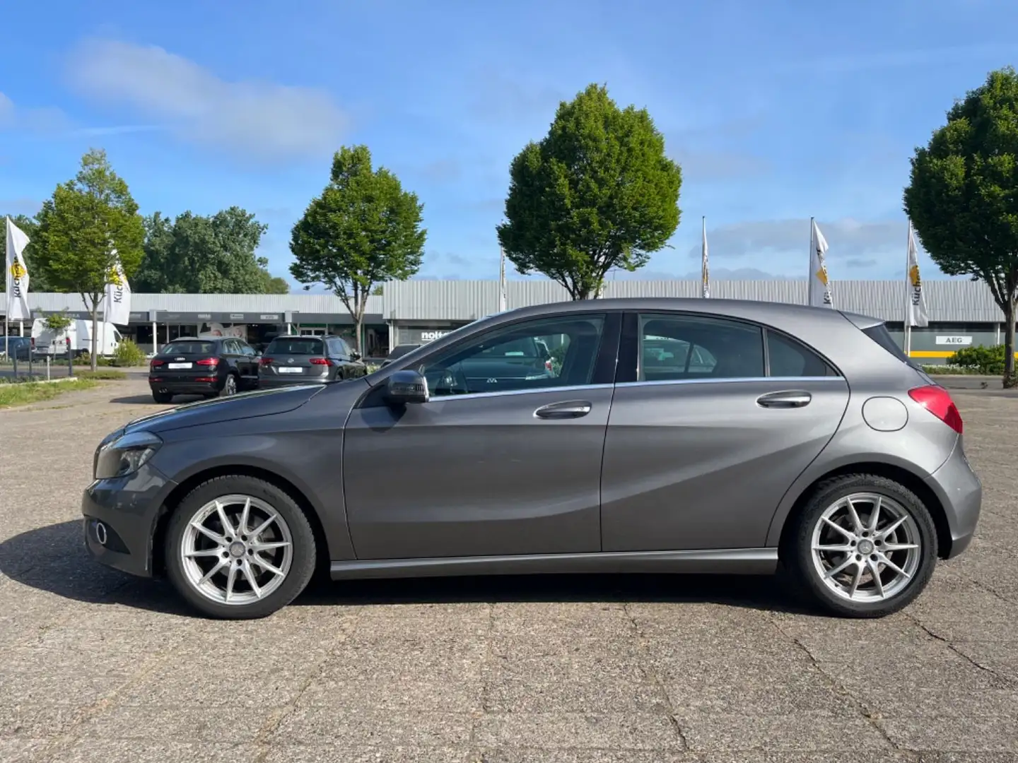 Mercedes-Benz A 180 BlueEfficiency,Scheckheft,Navi,Klimanlage Grau - 2