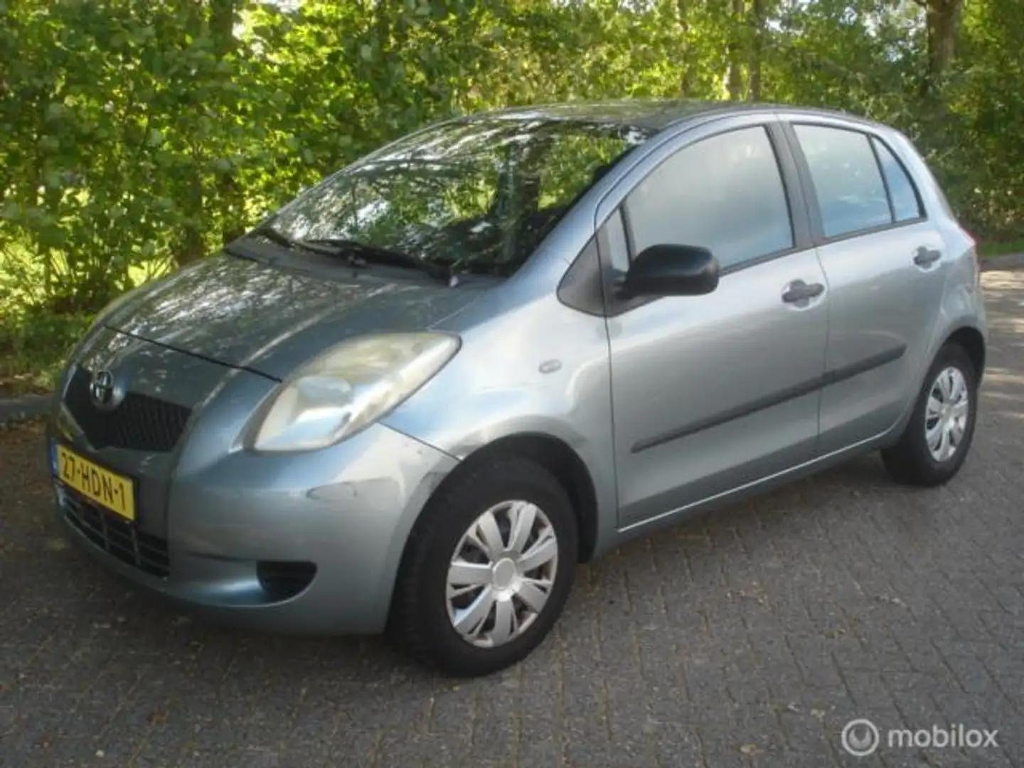 Toyota Yaris 1.0 VVTi 51 KW 5 deurs Euro 4 Koppeling defect. Grijs - 1