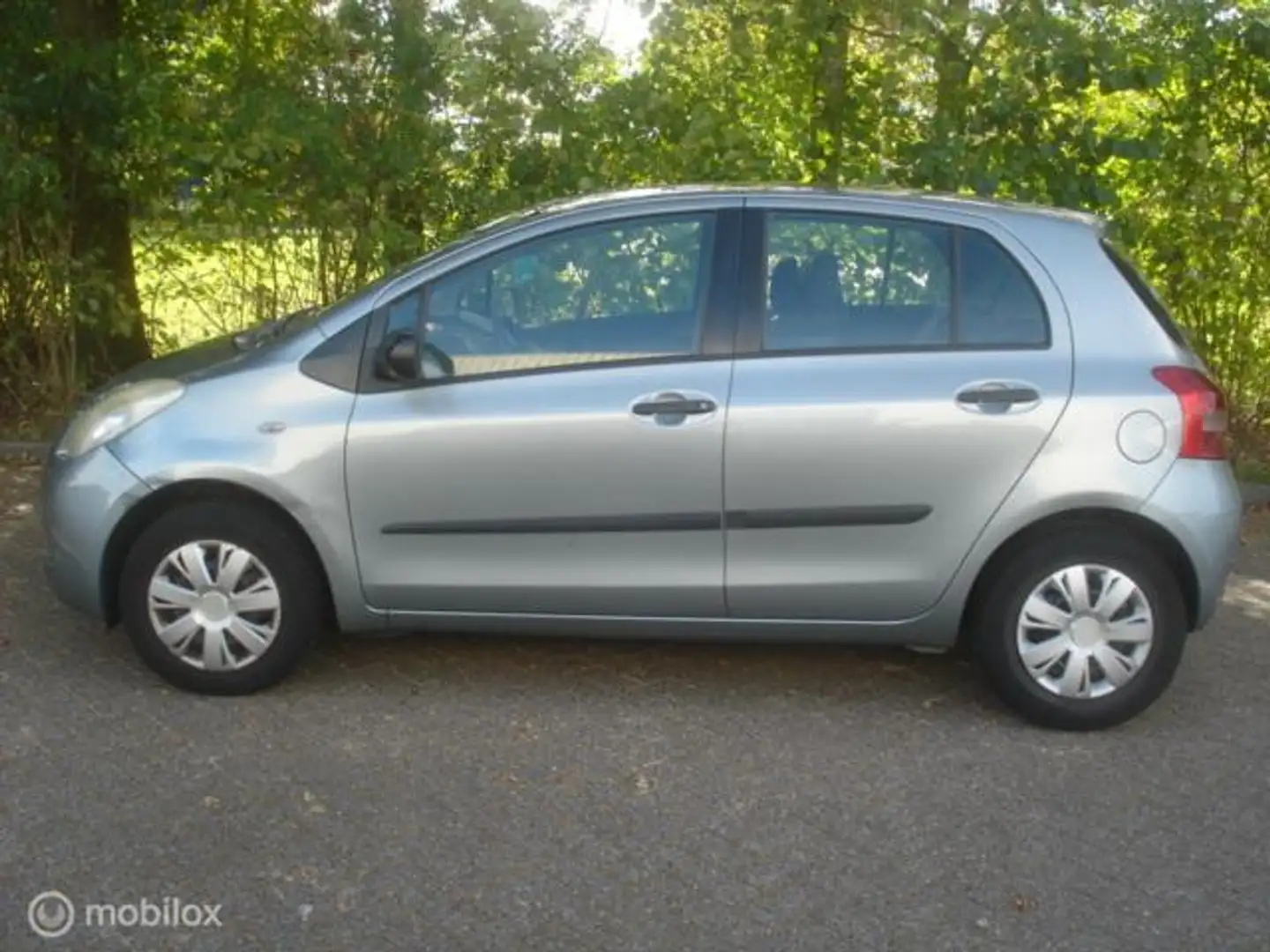 Toyota Yaris 1.0 VVTi 51 KW 5 deurs Euro 4 Koppeling defect. Grijs - 2