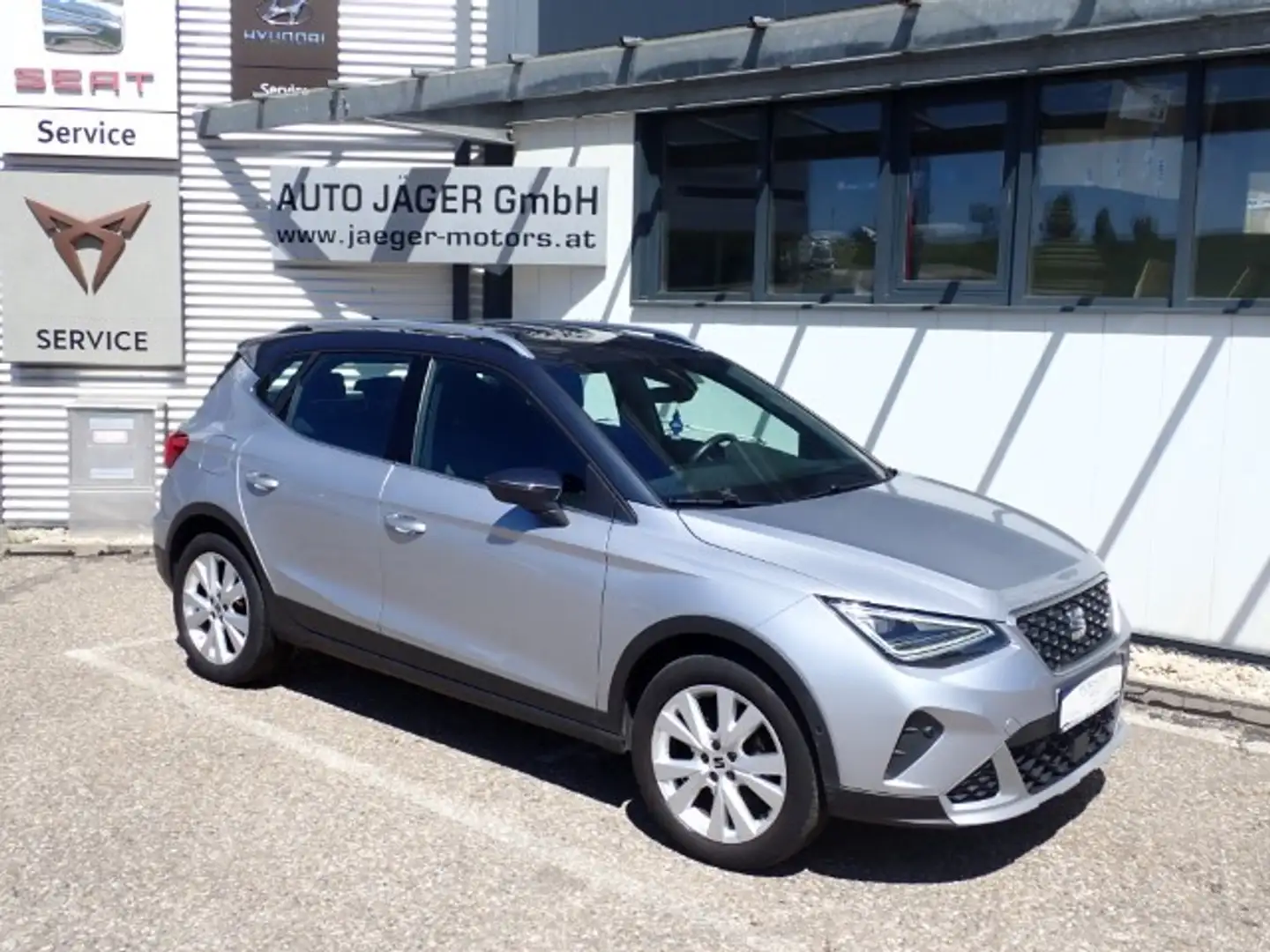 SEAT Arona 1,0 Eco TSI Xperience Silber - 1