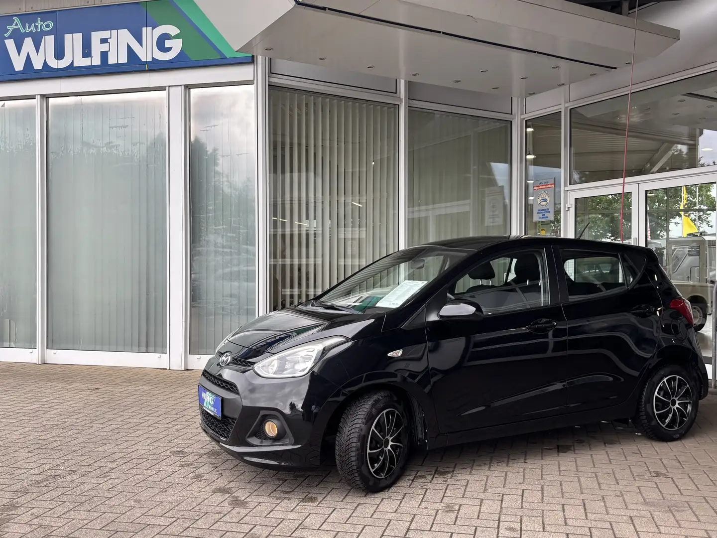 Hyundai i10 Trendline 1.0 Tempomat Klima Sitzheizung Black - 1