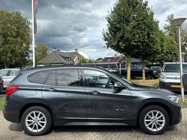 BMW X1 view 5