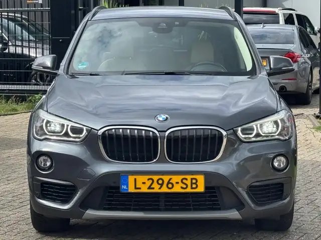 BMW X1 view 2
