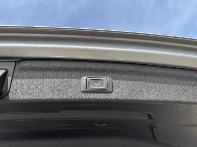 Audi Q3 view 20