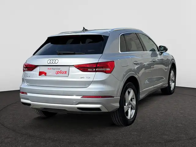 Audi Q3 view 5