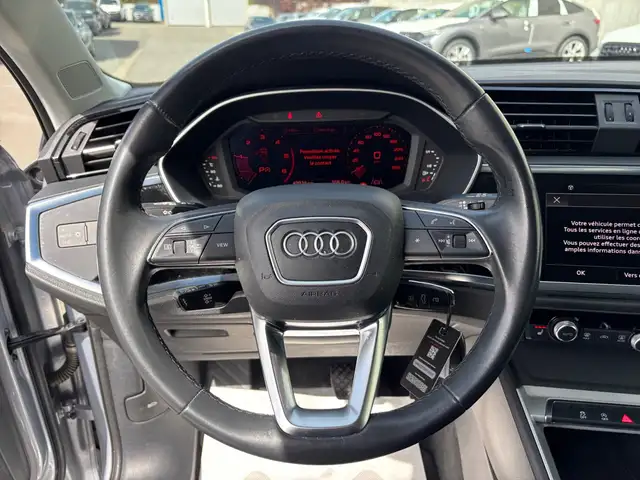 Audi Q3 view 12