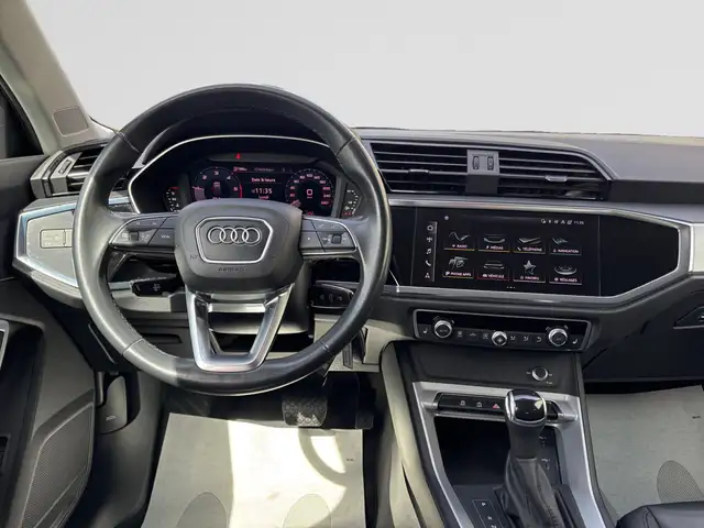 Audi Q3 view 17