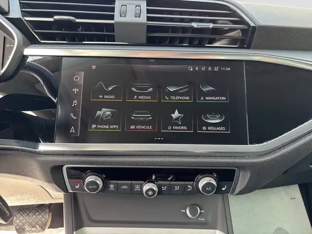 Audi Q3 view 10