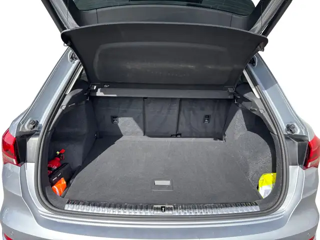 Audi Q3 view 18
