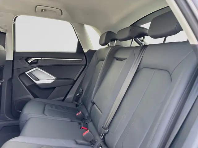 Audi Q3 view 16