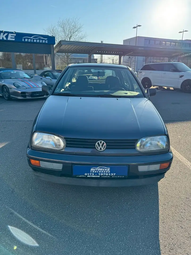 Volkswagen Golf - 1