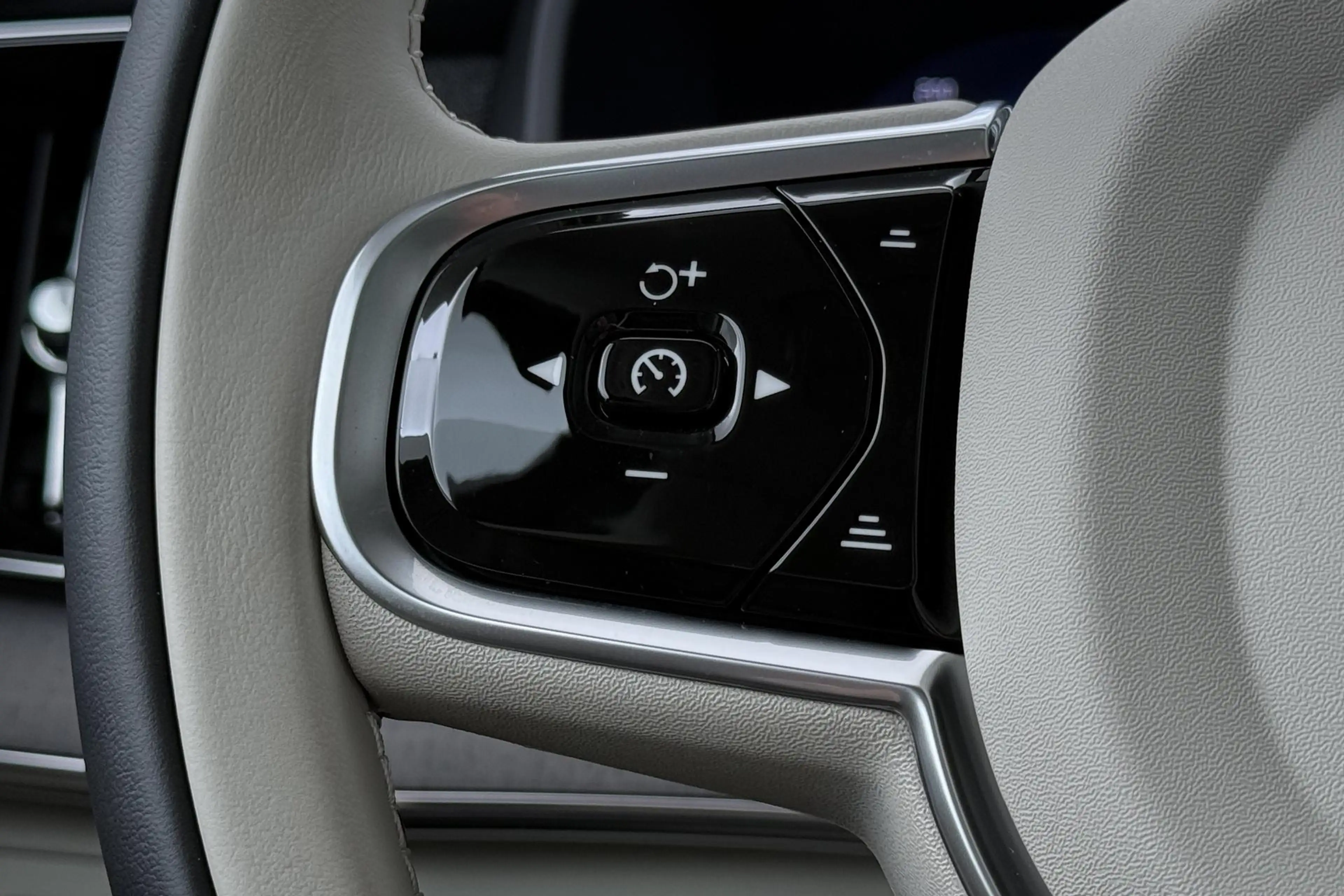 Volvo XC90 T8 Ultra Dark | HEICO SPORTIV | Luchtvering | Stoe — photo 38