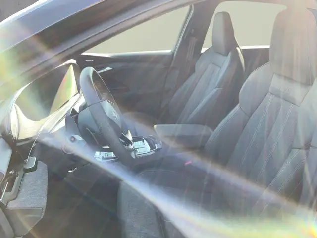 Audi Q6 view 9