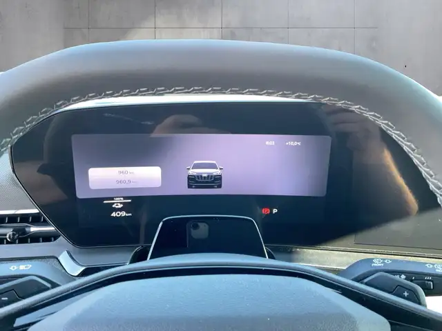 Audi Q6 view 10