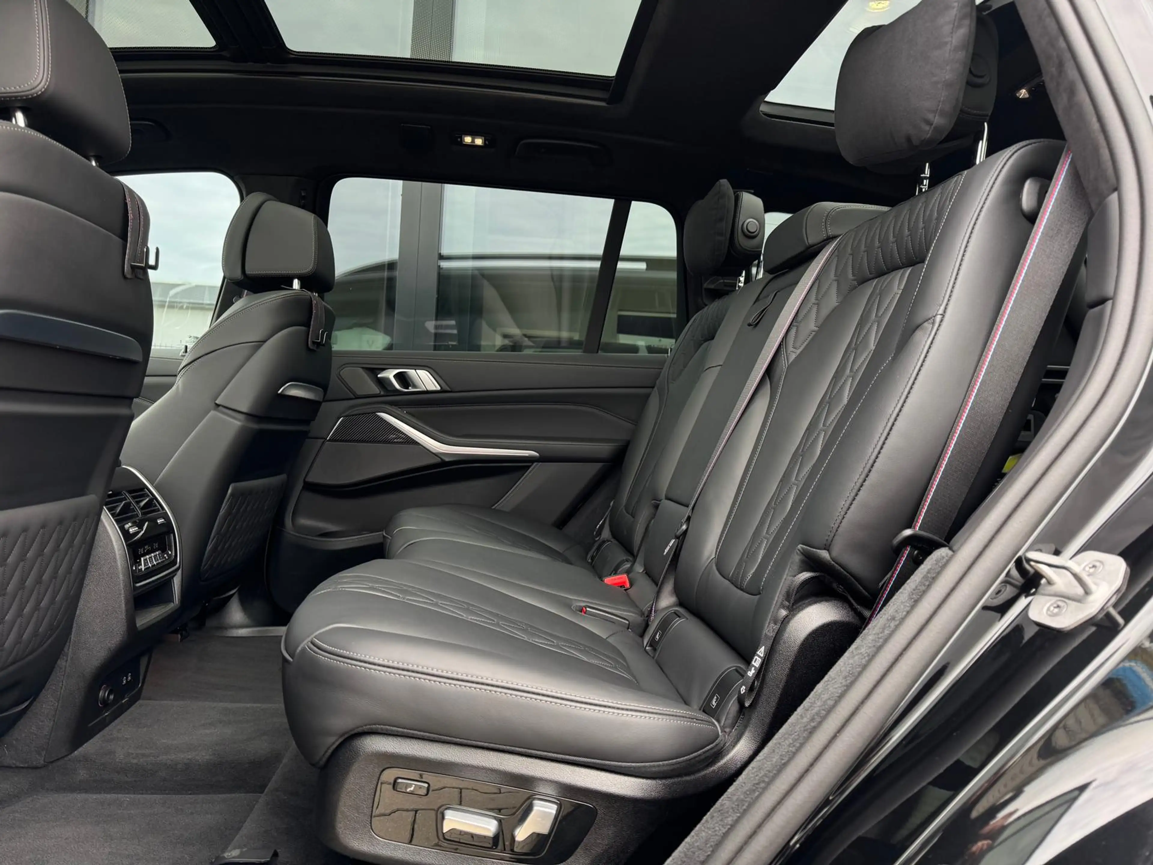 BMW X7 xDrive 40 d M Sport/AHK/ACC/PANO/7 SITZER/SKY — photo 14