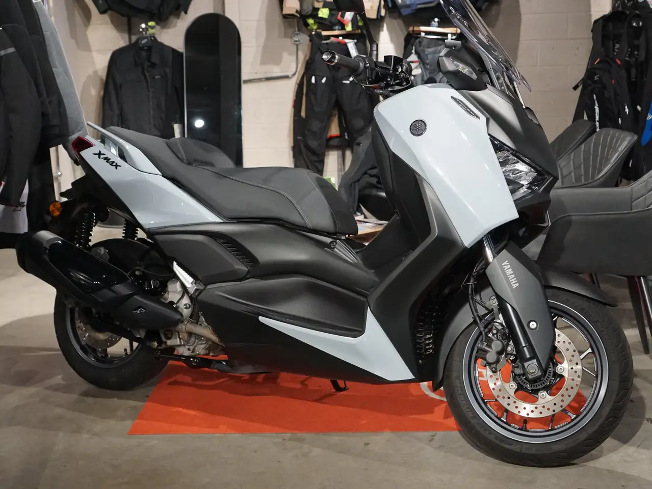 Yamaha X-Max 300