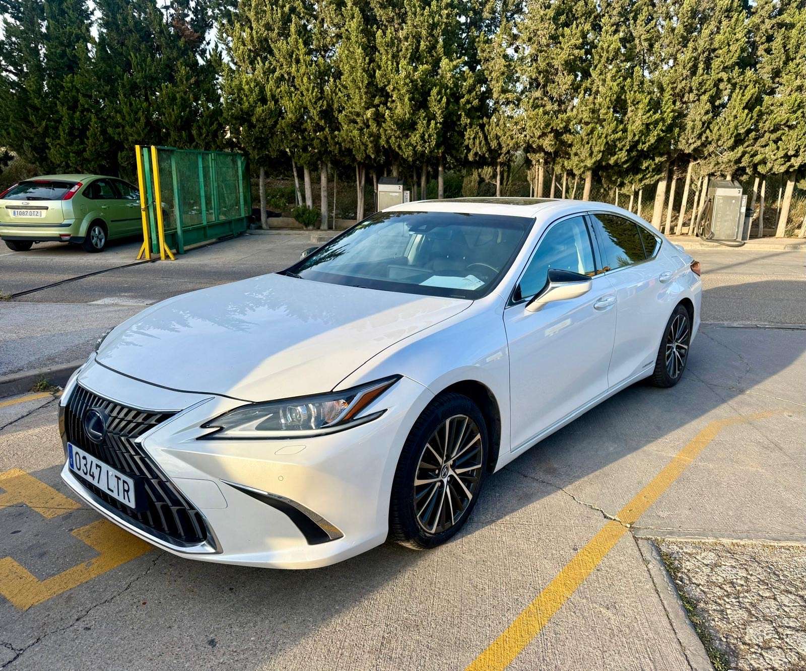 Lexus ES 300 300h Premium - foto 1