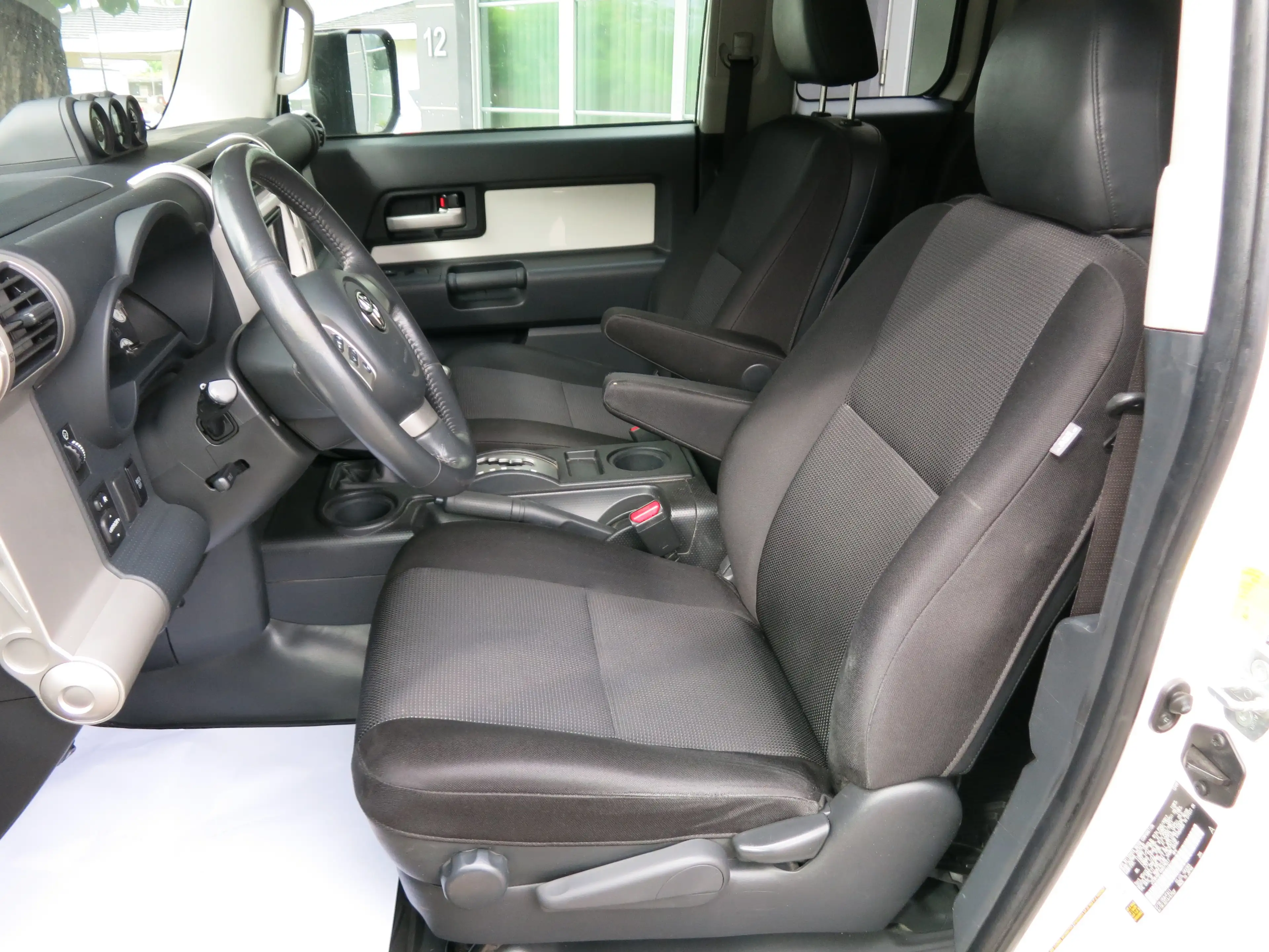 Toyota FJ Cruiser — photo 10
