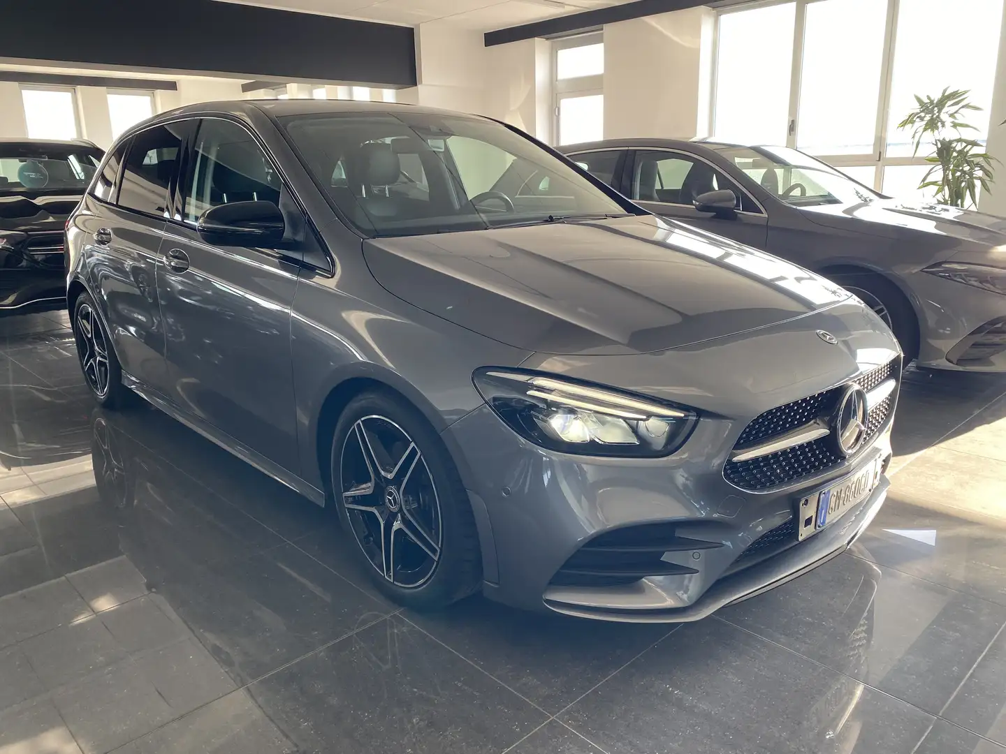 Mercedes-Benz B 180 d PremiumAMG Night Edition LUCI64-SERVICE MERCEDES Gris - 1