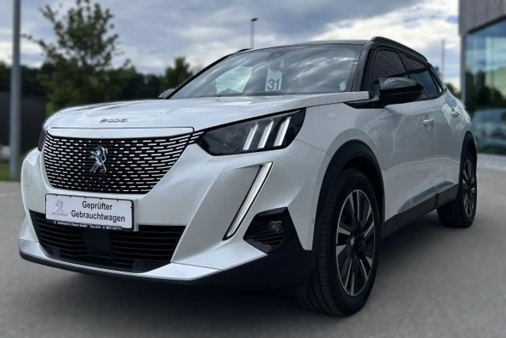 Peugeot 2008 Elektro GT Pack Weiß - 2