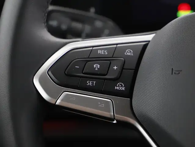 Volkswagen Tiguan view 13