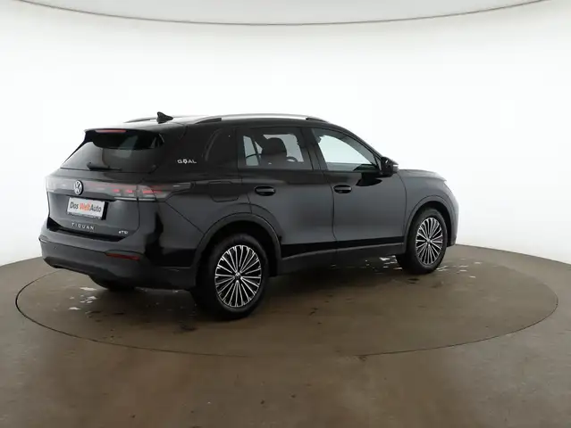 Volkswagen Tiguan view 4