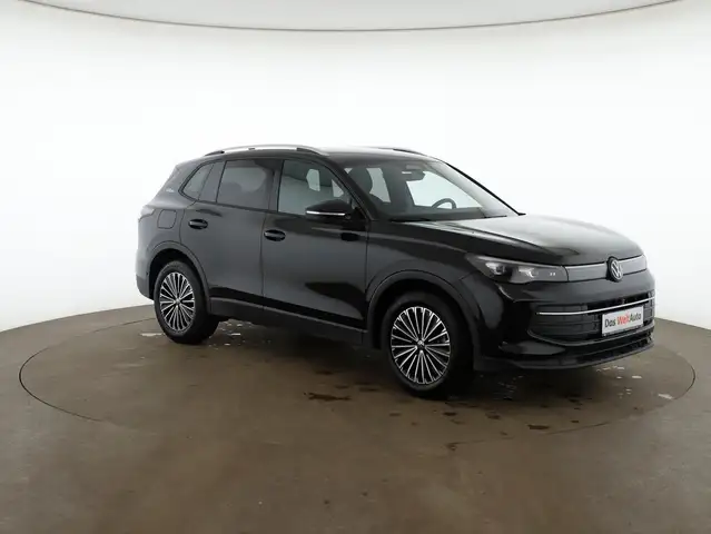 Volkswagen Tiguan view 2