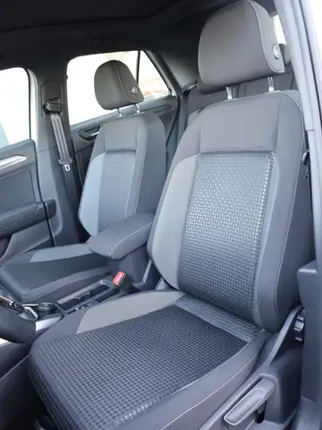 Volkswagen T-Roc view 13