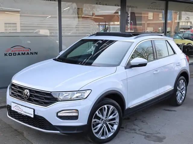 Volkswagen T-Roc view 2